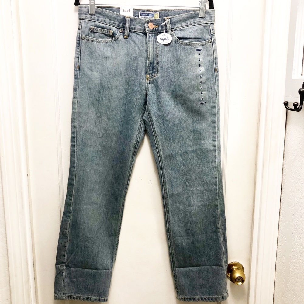 Old Navy Low Waist Mid-Length Capris.